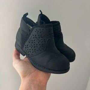 OshKosh B'gosh Black Cut-Out Ankle Boots